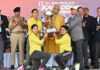 LG Manoj Sinha presenting trophy to players during closing ceremony of 2nd All India Police Kabaddi Cluster 2025-26 (Men & Women) at MA Stadium Jammu.