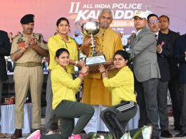 LG Manoj Sinha presenting trophy to players during closing ceremony of 2nd All India Police Kabaddi Cluster 2025-26 (Men & Women) at MA Stadium Jammu.