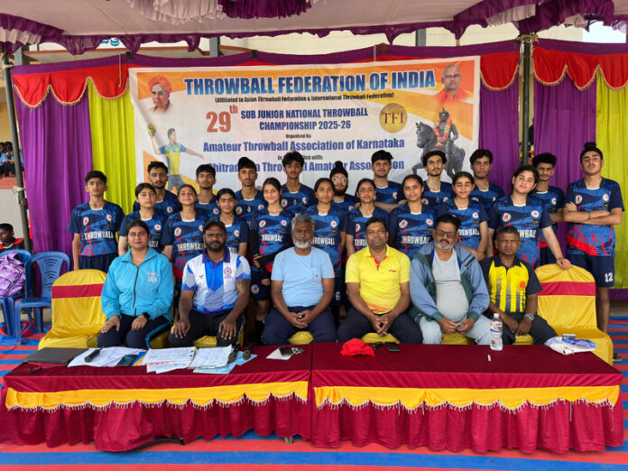 Jammu and Kashmir Throwball teams posing along with dignitaries during a programme.