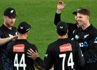 Latham shines as New Zealand beat South Africa in 3rd T20 to lead series 2-1 New Zealand players celebrating after defeating South Africa in 3rd T20I in Auckland.