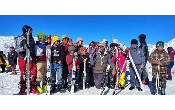 Snow Skiers posing for a group photograph. -Excelsior/Basharat Ladakhi Snow Skiers posing for a group photograph. -Excelsior/Basharat Ladakhi