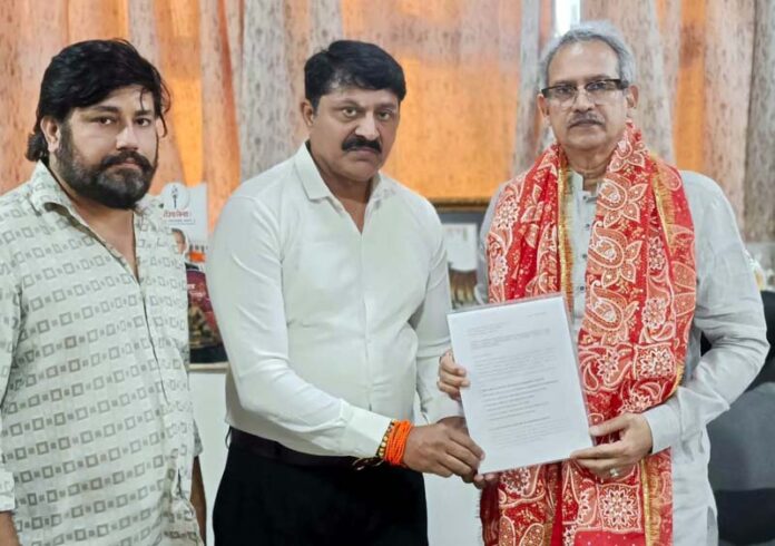 Shiv Sena J&K president, Manish Sahni meeting MP, Anil Desai in Mumbai.