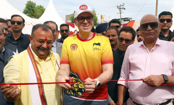 Chief Minister Omar Abdullah unveiling Jammu Marathon Expo on Thursday. —Excelsior/Rakesh