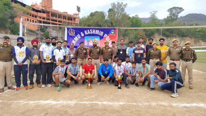 Players posing along with dignitaries.