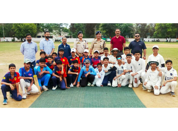 Dignitaries posing along with players for a group photograph during an event.