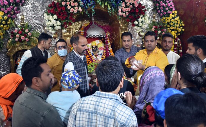 Devotees in good number paying obeisance at Bawe Wali Mata temple in Jammu on first Navratra. -Excelsior/Rakesh