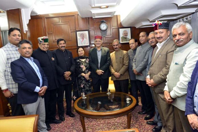 Governor (Designate) Kavinder Gupta being welcomed at Shimla on Monday.