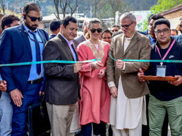 CM Omar Abdullah inaugurating the Almond Blossom Festival at Badamwari in Srinagar on Saturday. -Excelsior/Shakeel