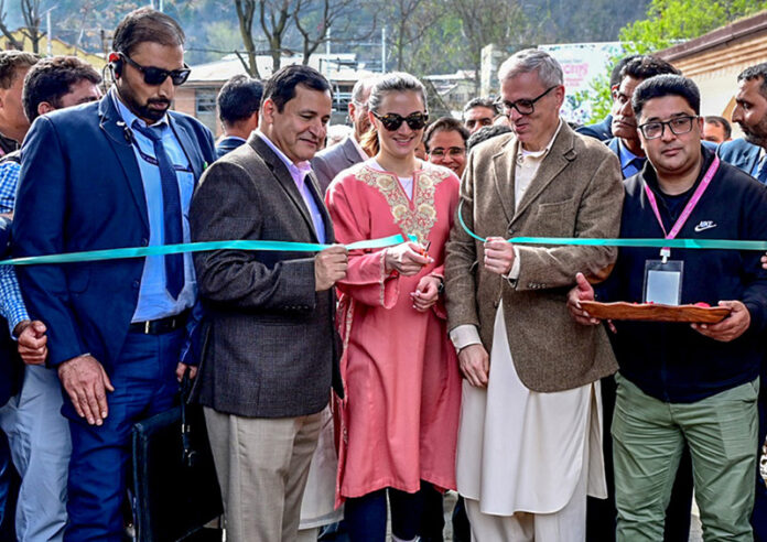 CM Omar Abdullah inaugurating the Almond Blossom Festival at Badamwari in Srinagar on Saturday. -Excelsior/Shakeel