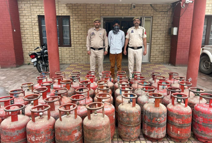 Accused in LPG cylinder theft case in police custody. Accused in LPG cylinder theft case in police custody.