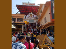 Rush of pilgrims at the main entrance of popular Hanuman Garhi temple in Ayodhya.