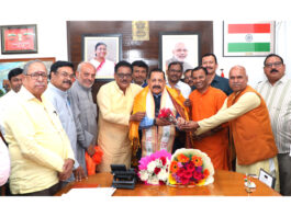 A delegation of postal employees and representatives of various Postal Unions calling on Union Minister Dr Jitendra Singh at New Delhi.