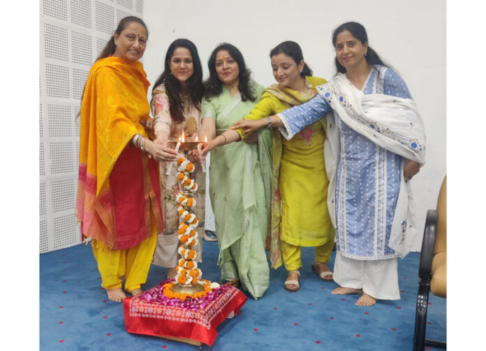Prof Neelu Rohmetra, Prof Amisha Gupta and other faculty members inaugurating an FDP at The Business School, JU in Jammu.