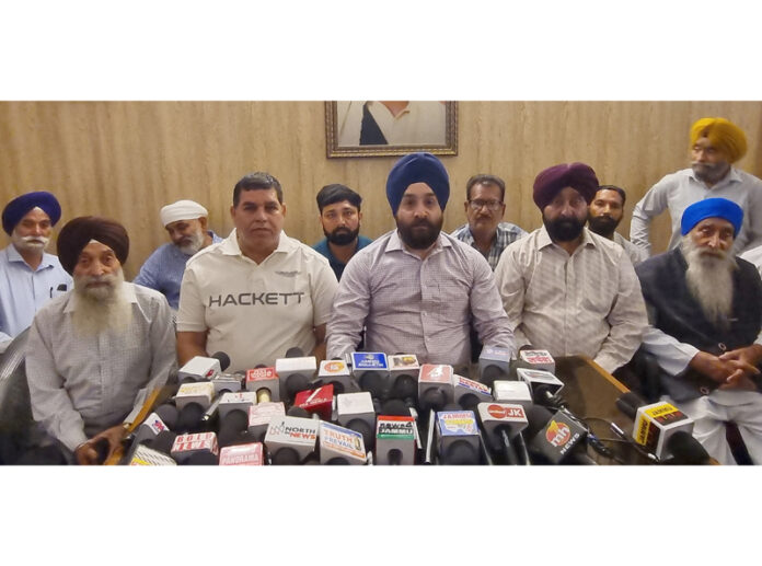 AJKTWA, chairman Karan Singh Wazir addressing press conference in Jammu. -Excelsior/Rakesh