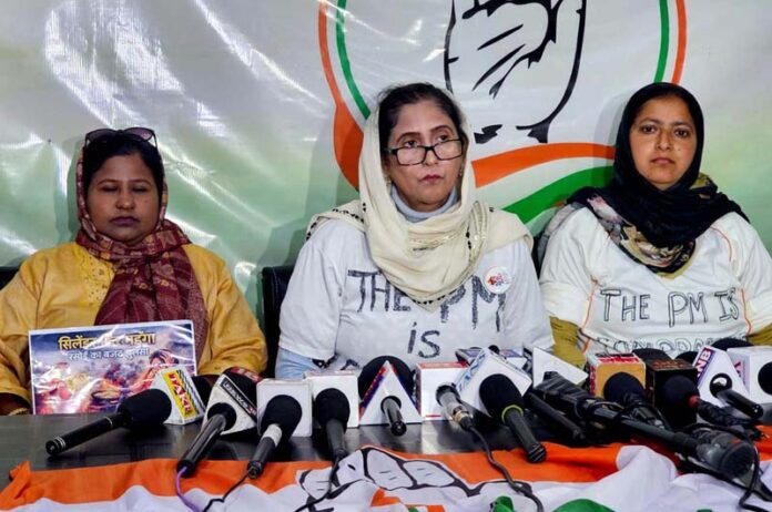 J&K Pradesh Mahila Congress president Shameema Raina along with others during a press conference at Srinagar on Friday. -Excelsior/Shakeel