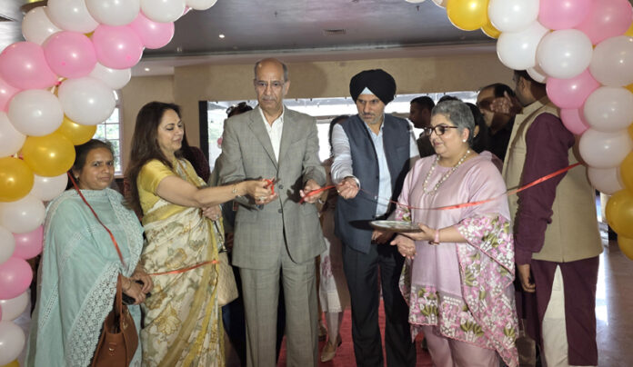 Advisor to J&K CM, Nasir Aslam Wani along with Poonam Sharma (National president, FICCI FLO) inaugurating a special event 