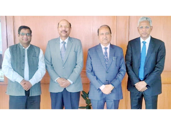Prof Shakti Kumar Gupta and Lt Gen (Dr) Sunil Kant posing with Director IIM Jammu Prof BS Sahay and Dean, Faculty and Research, Prof Jabir Ali.