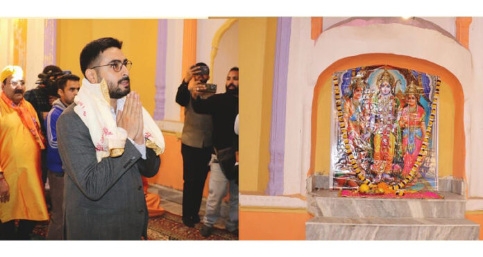 DC Srinagar paying obeisance at Raghunath Mandir Srinagar on Thursday.