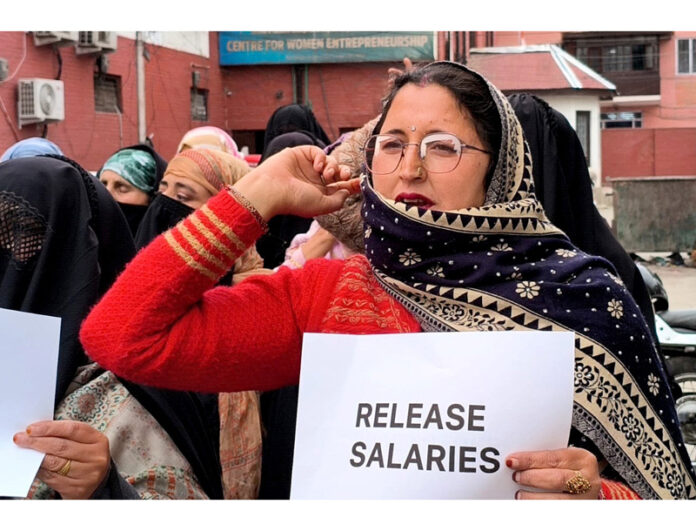 ICDS helpers during a protest in Srinagar on Monday. -Excelsior/Shakeel
