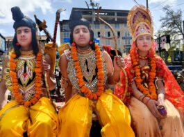 Kashmiri Pandits taking out Shobha Yatra in Srinagar to mark Ram Navami on Thursday. -Excelsior/Shakeel