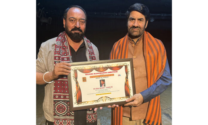 Balwant Thakur being honoured at Amritsar.