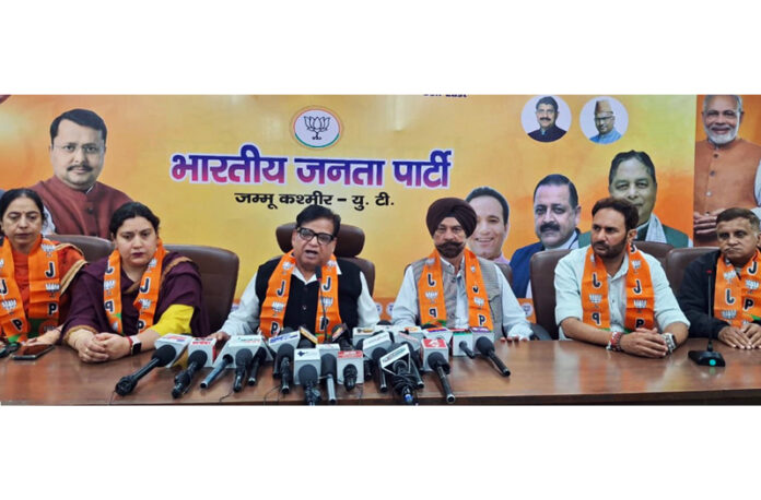 Senior BJP leader and convener Tawi Andolan, Chander Mohan Sharma along with activists addressing a press conference at Jammu on Monday.