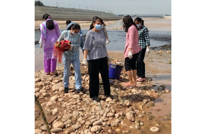 JU students conducting cleanliness drive along the Tawi riverbanks.