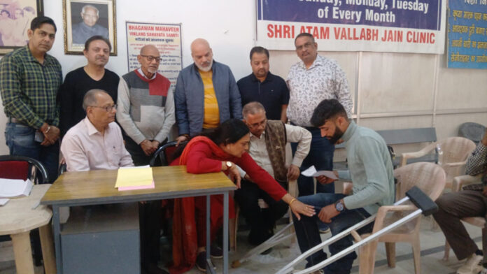 Free artificial limbs being given to needy persons. Free artificial limbs being given to needy persons.