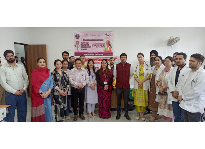 Dignitaries posing for photograph after the event 'Safai Mitra Suraksha Shivir' organised by JMC on Saturday.