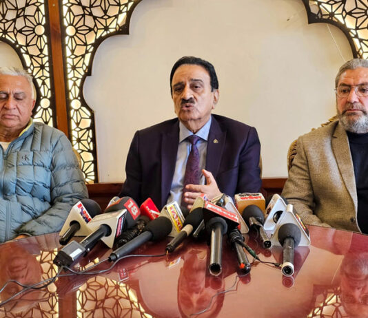 Members of J&K Unaided Private Schools’ Association during a press conference in Srinagar on Tuesday. -Excelsior/Shakeel