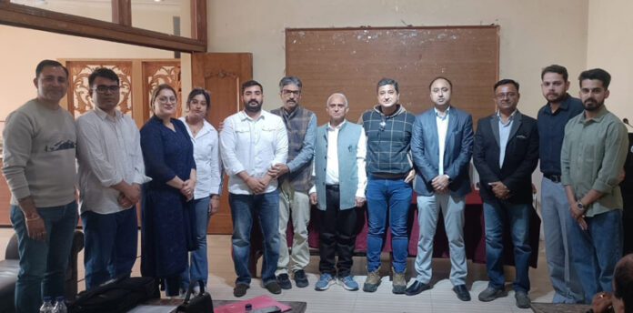 Newly elected office bearers of Executive Committee and Youth Wing of SIDAVES posing together.