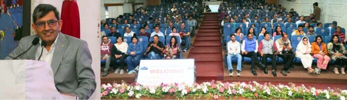 Director CSIR-IIIM Dr. Zabeer Ahmed addressing a gathering on the conclusion of Flower Show in Jammu on Sunday.