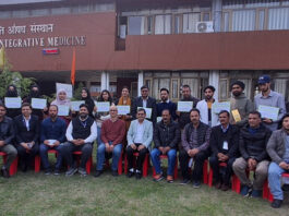 Participants with guests at the valedictory of hands on training programme at CSIR IIIM.
