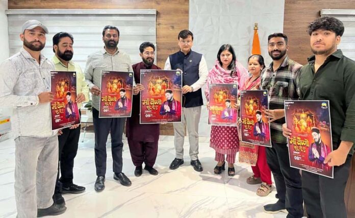 DC Udhampur Minga Sherpa along with social activist Keshav Chopra and others releasing a ‘bhajan’.