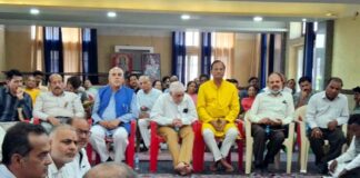 Master Chuni Lal Arya posing along with other members of Arya Pratinidhi Sabha in Jammu.