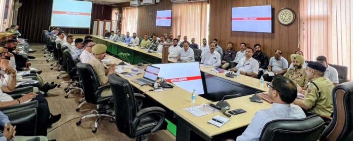 IGP Jammu Bhim Sen Tuti interacting with police personnel at ZPHQ Jammu on Monday.