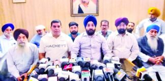 AJKTWA Chairman Karan Singh Wazir addressing press conference in Jammu. -Excelsior/Rakesh