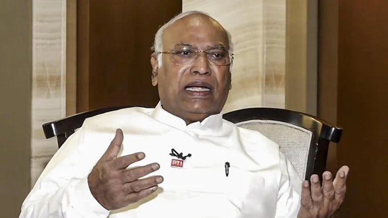 EC issues stern notice to Kharge on terrorist remark