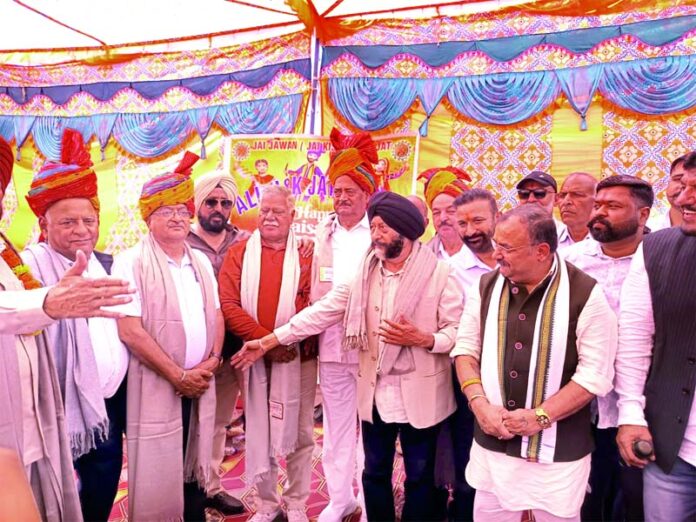 Manjit Singh and other prominent Jatt leaders during a convention in RS Pura area on Sunday.