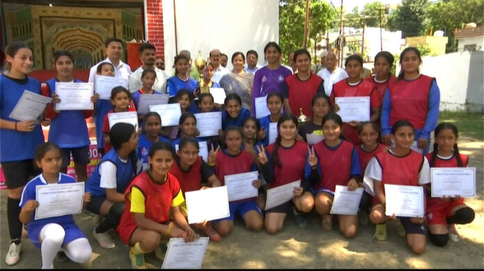Winning team posing along with dignitaries during prize distribution ceremony.