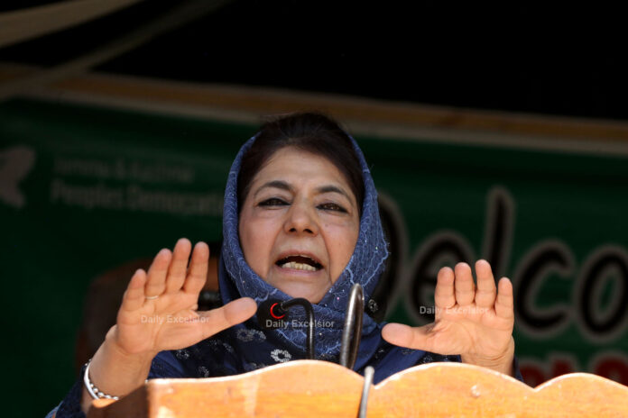 PDP Chief Mehbooba Mufti adressing workers convention at Chandgam In south kashmirs Pulwama district (3) copy