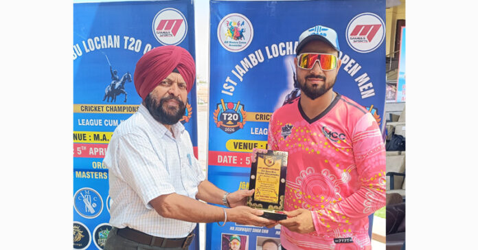 Dignitary presenting player of the match award.