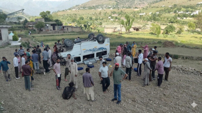 An ill-fated Tempo Traveller near Aitti in Rajouri. -Excelsior/Imran
