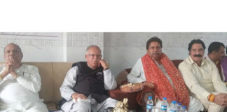 Senior Cong leaders T H Karra, Raman Bhalla and others during public meeting in Jammu.