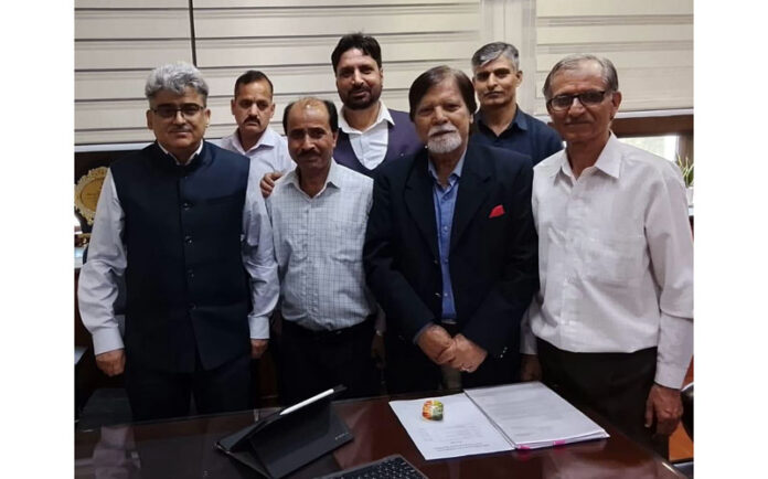 The office bearers of Vijeshwar Devasthan Trust, Bijbehara during a meeting with Chief Secretary, Atal Dulloo .