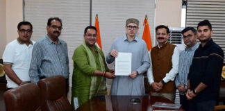 MLA Balwant Singh Mankotia and other delegation members presenting a memorandum to CM Omar Abdullah.