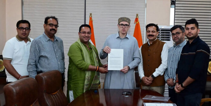 MLA Balwant Singh Mankotia and other delegation members presenting a memorandum to CM Omar Abdullah. MLA Balwant Singh Mankotia and other delegation members presenting a memorandum to CM Omar Abdullah.