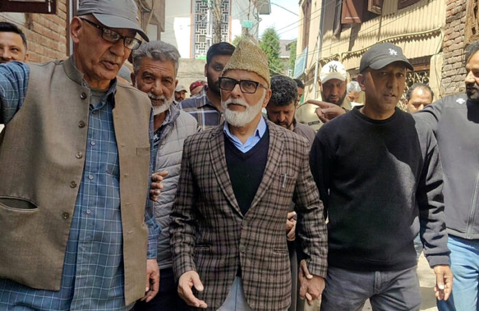 MLA Khanyar Ali Mohammad Sagar along with officials visiting fire-hit Nowhatta.