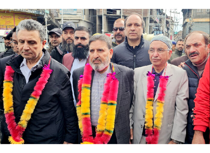 Apni Party chief Altaf Bukhari along with other party leaders in Srinagar on Saturday. -Excelsior/Shakeel Apni Party chief Altaf Bukhari along with other party leaders in Srinagar on Saturday. -Excelsior/Shakeel