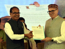 Union Minister Shivraj Singh Chouhan and Chief Minister Omar Abdullah launch PMGSY-IV (Batch-II) at SKICC in Srinagar. -Excelsior/Shakeel